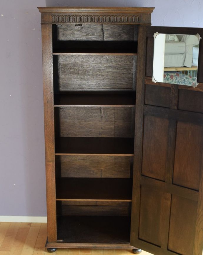 アンティークのキャビネット　アンティーク家具　ホールローブ　扉を開けて中を見ると･･･こんな感じで、たっぷり収納できます。(q-2197-f)