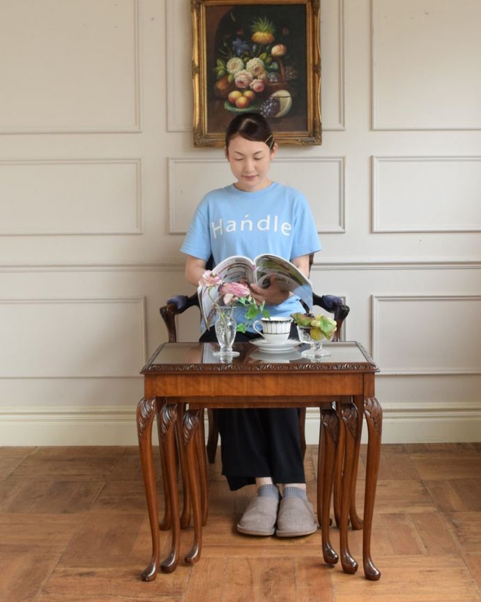 アンティークのネストテーブル