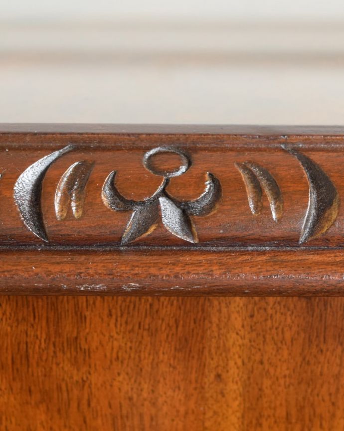 英国アンティークらしい装飾