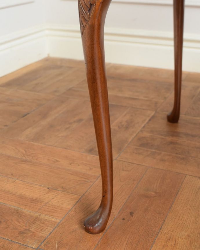 アンティークテーブルの脚