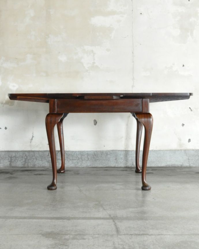 アンティークのテーブル　アンティーク家具　ドローリーフテーブル　両方開くと大きなサイズ！家族が増えた時やみんなが集まった時、両方のリーフを開けば大きなサイズに。(q-2199-f)