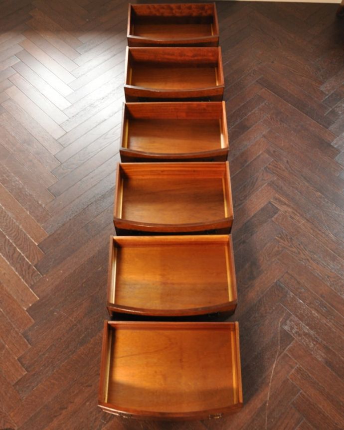 アンティークのチェスト アンティーク家具 チェスト ピカピカに修復したので、何を入れてもOKです。(q-2201-f)