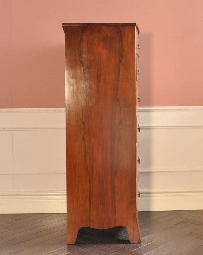 アンティークのチェスト アンティーク家具 チェスト 横から見てもステキですキレイに仕上げたのでどの角度から見られてもいい自信があります。(q-2201-f)