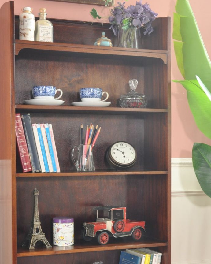 アンティーク家具らしい美しい木目