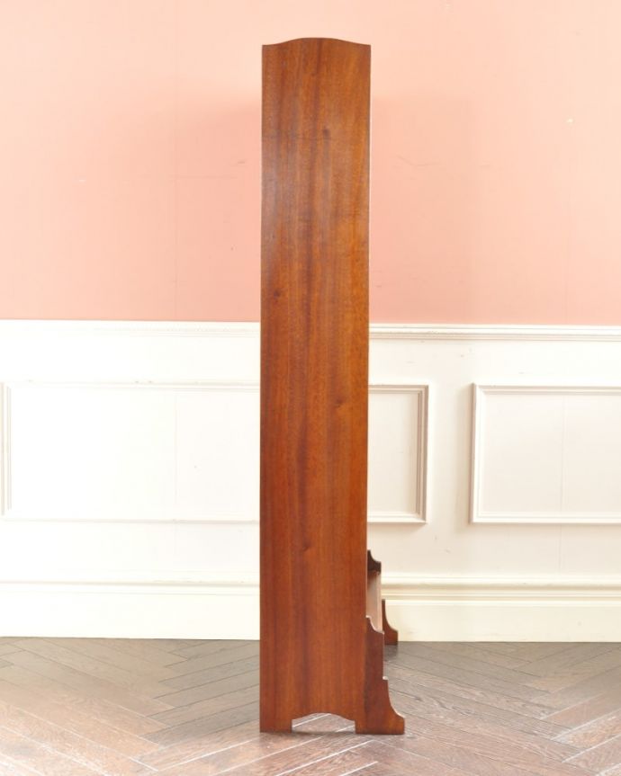 オープンシェルフの側面