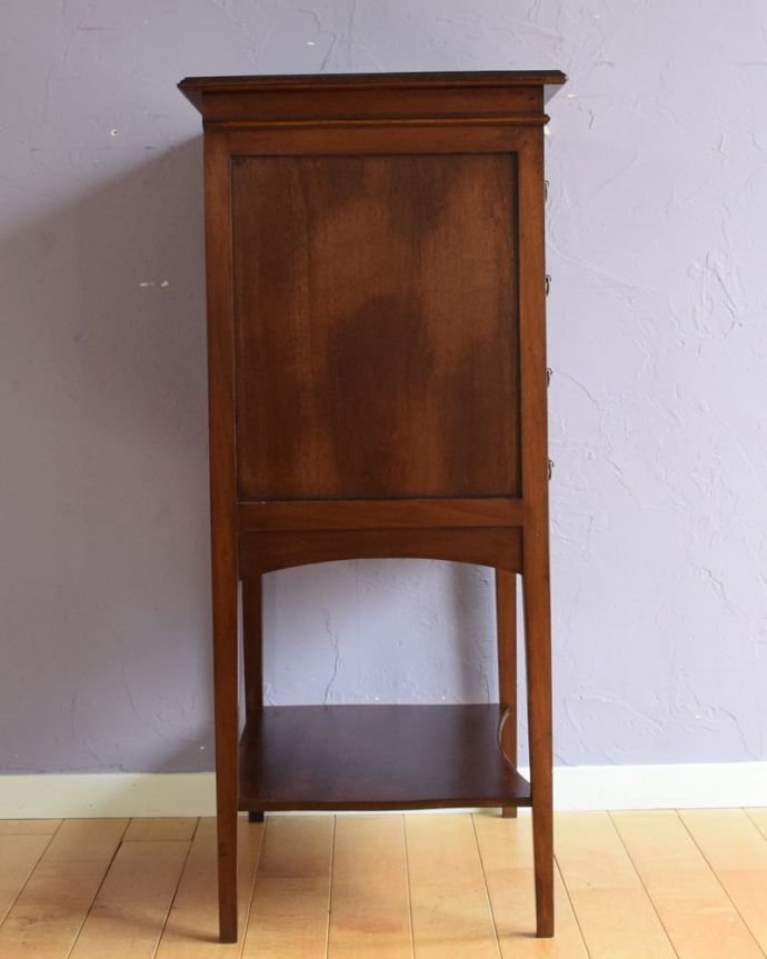 アンティークのチェスト　アンティーク家具　ミュージックキャビネット　横から見てもステキ横から見た姿も英国アンティークらしくこんなにカッコいいんです。(q-2204-f)