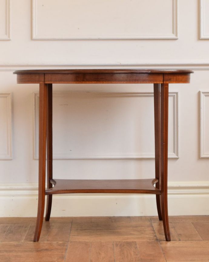 アンティークのテーブル アンティーク家具 ティーテーブル こちら側も、もちろんキレイです!アンティークは新品ではないので、もちろん経年変化によるキズはありますが、専門の職人がキレイにお直しをしているので、どの角度から見てもキレイです。(q-2205-f)