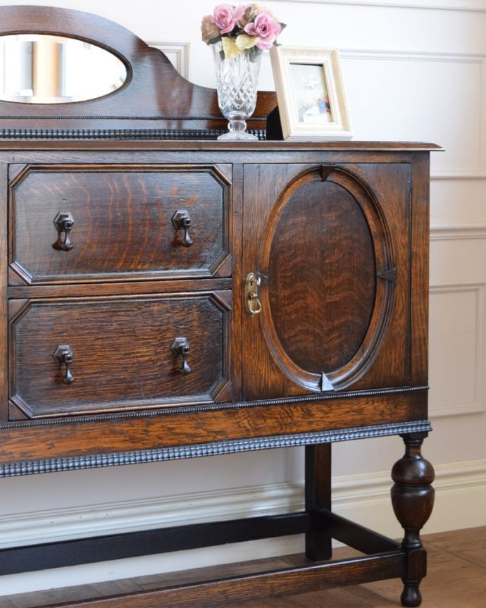 サイドボード　アンティーク家具　ミラーバックサイドボード　見た目の美しさとたっぷりの収納力が魅力もともとダイニングでサーブ用の家具として造られた英国らしいアンティーク家具。(q-2206-f)