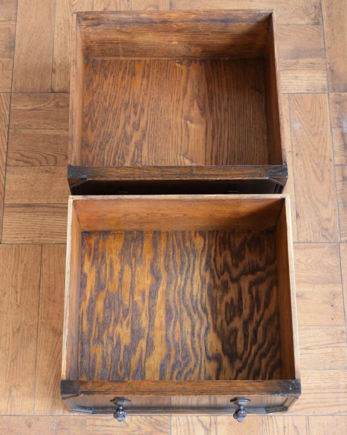 サイドボード　アンティーク家具　ミラーバックサイドボード　もちろん引き出しの中もキレイに修復しましたもともとシルバーのカトラリーなどを入れて収納していた引き出し。(q-2206-f)