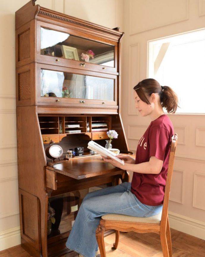 アンティークのキャビネット　アンティーク家具　ビューローブックケース　あっという間に自分だけの贅沢デスク扉を前に倒すとデスクが登場。(q-2208-f)