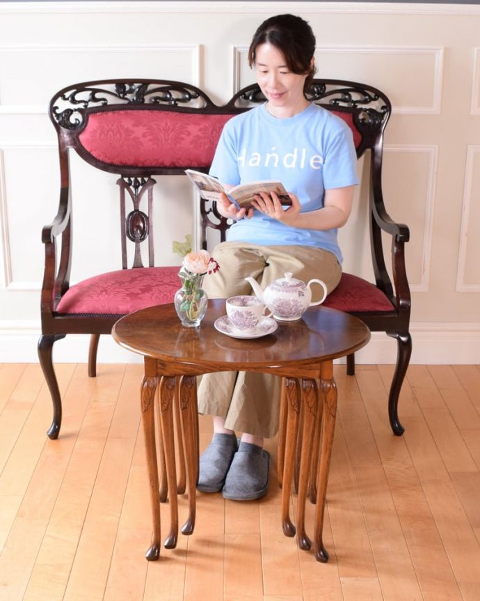 アンティークのネストテーブル