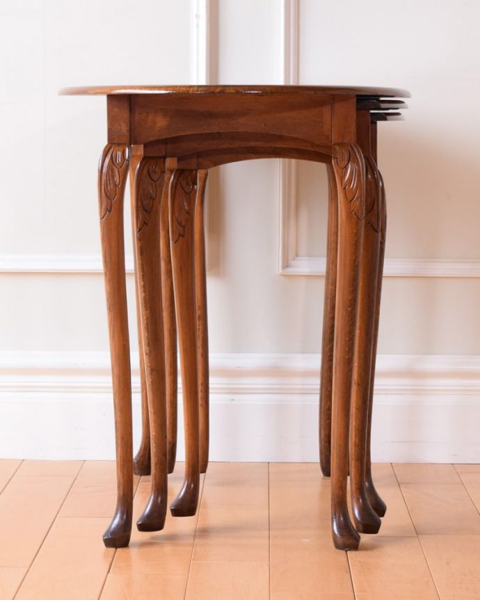 アンティークコーヒーテーブルの側面