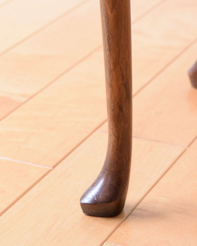 アンティークテーブルの脚