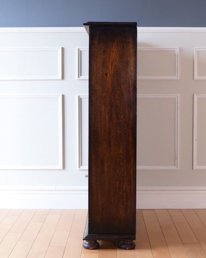 アンティークのキャビネット　アンティーク家具　ブックシェルフ　横から見ても素敵なんですもちろん、横から見てもキレイ。(q-2211-f)