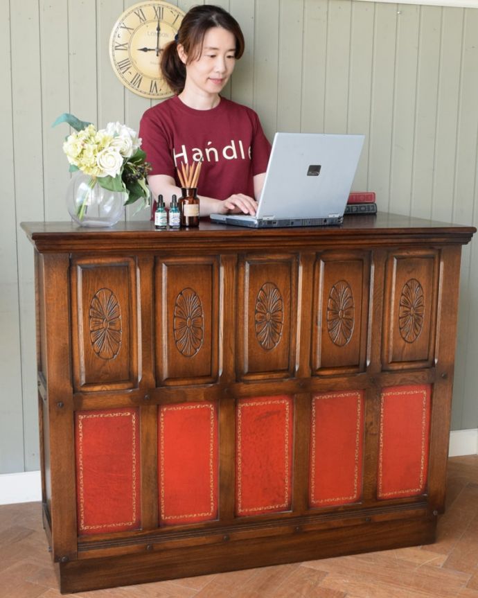 アンティークのキャビネット　アンティーク家具　カウンター。ここに立つだけで、英国パブ気分カッコよすぎるカウンターは、どんな使い方でもOK！ここに立っているだけで、なんだかイギリスにいる気分に酔いしれちゃうんです。(q-2212-f)