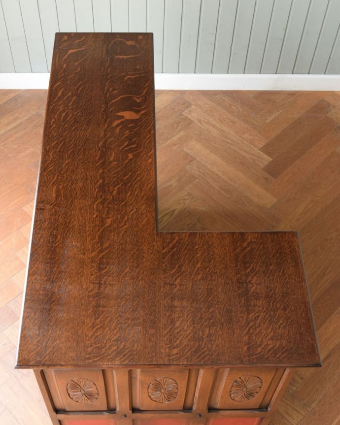 アンティークのキャビネット　アンティーク家具　カウンター　天板を見てみると･･･上から見ると家具はこんな形です。(q-2212-f)