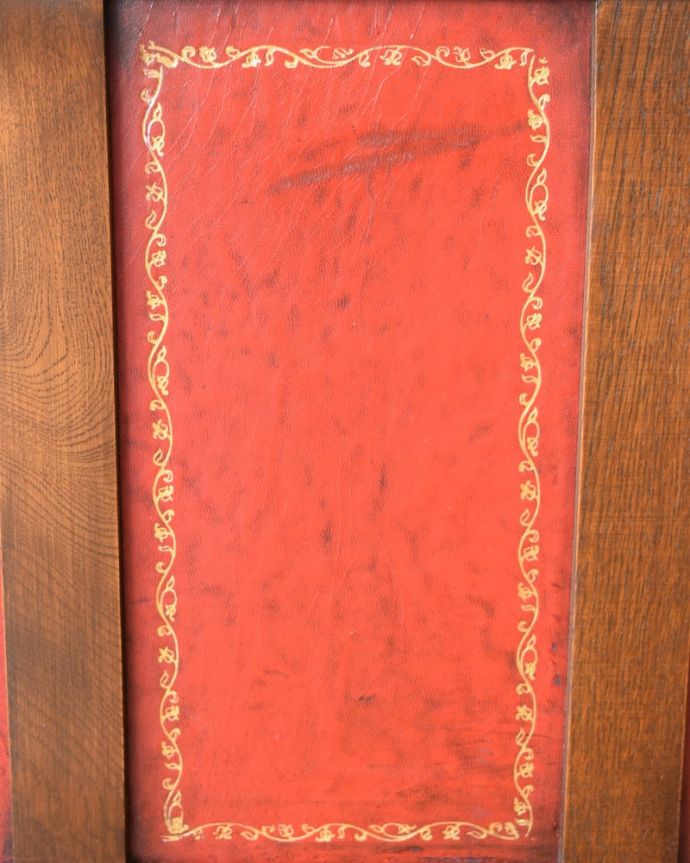 アンティークのキャビネット　アンティーク家具　カウンター　いろんな場所にこだわり彫のデザインもいろいろです。(q-2212-f)