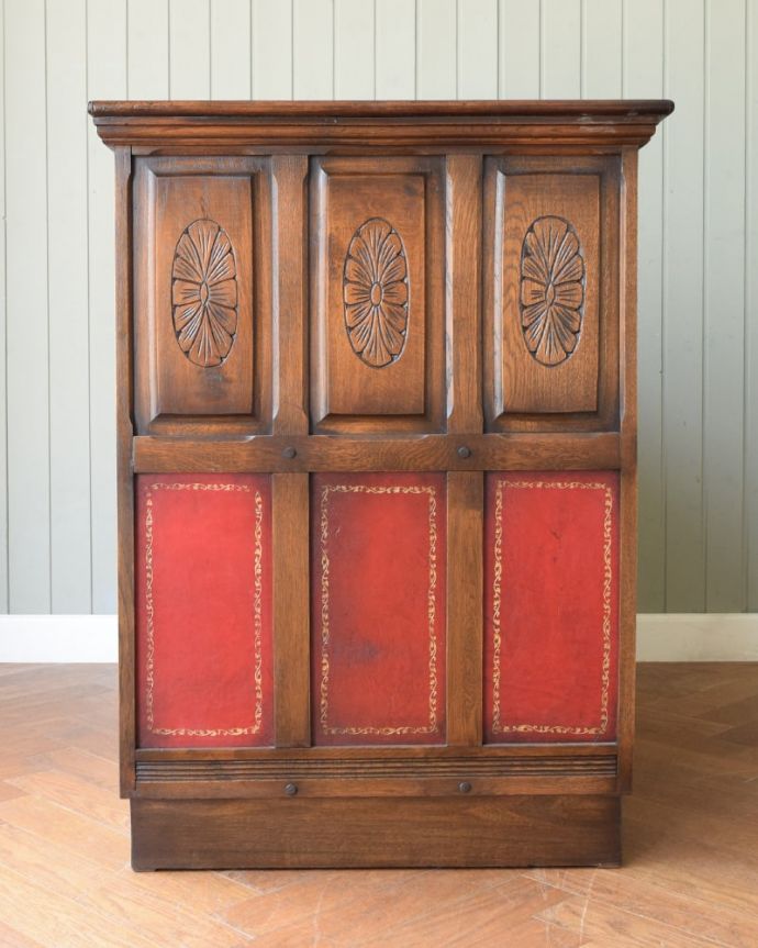 アンティークのキャビネット　アンティーク家具　カウンター　360度、どこから見てもキレイ両面使える家具なので、グルッと360度、どこから見られても素敵な自信があります。(q-2212-f)