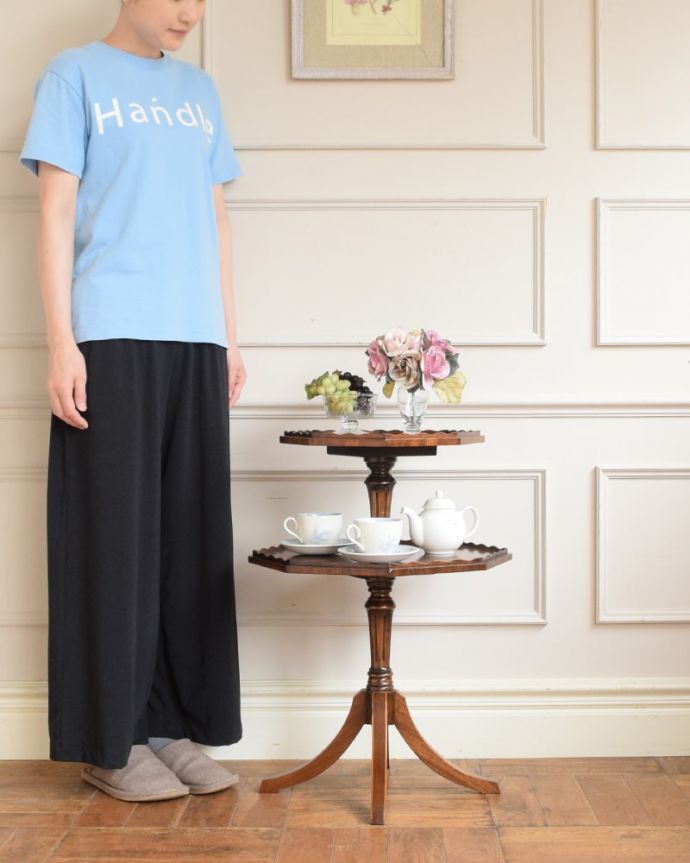 イギリスアンティークのテーブル