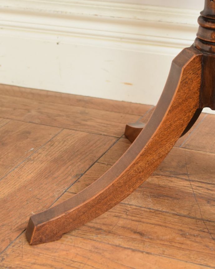 アンティークテーブルの脚