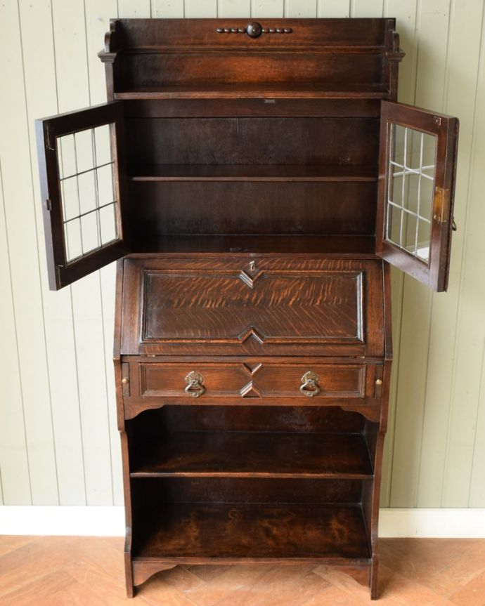 ビューロー　アンティーク家具　ビューローブックケース　美しいガラス扉の中身は･･･専門の職人がしっかり修復したので、扉の中もこんな感じでキレイです。(q-2215-f)