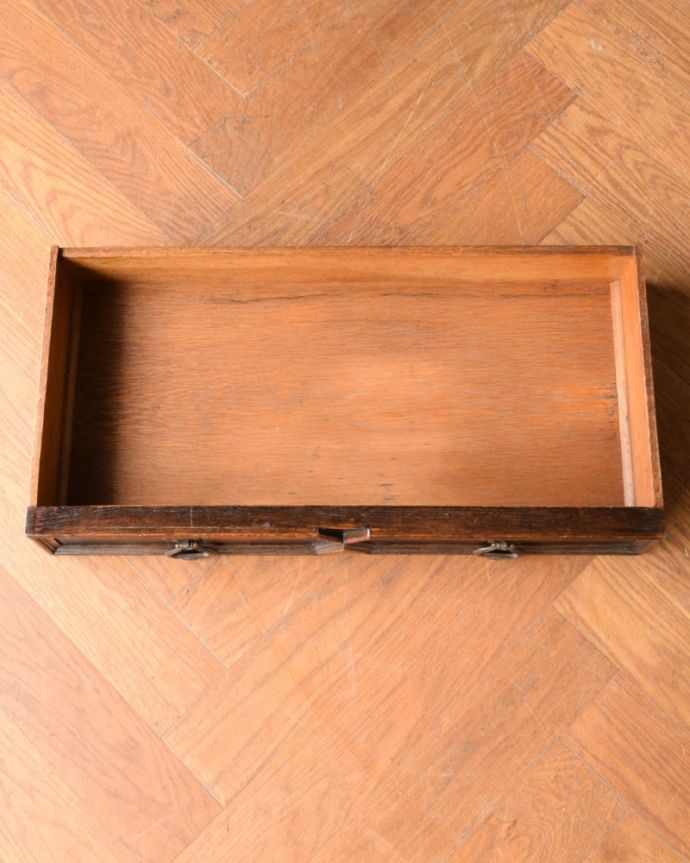 ビューロー　アンティーク家具　ビューローブックケース　何でも収納できる引き出しもちろん、引き出しの中もキレイに修復しました。(q-2215-f)