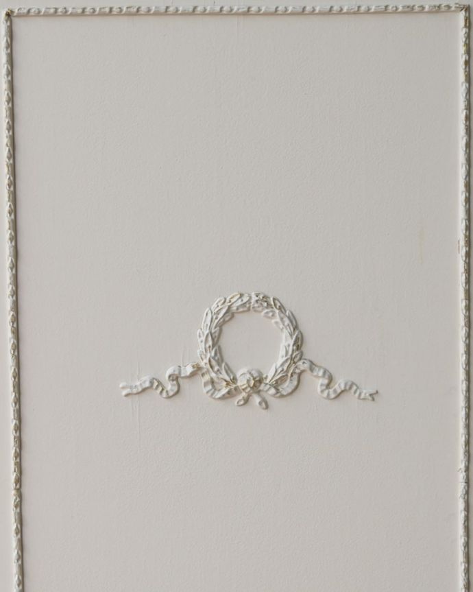 アンティークのチェスト　アンティーク家具　(ホワイトペイント)チェスト　惚れ惚れしちゃう美しさ女性らしい彫り。(q-2217-f)