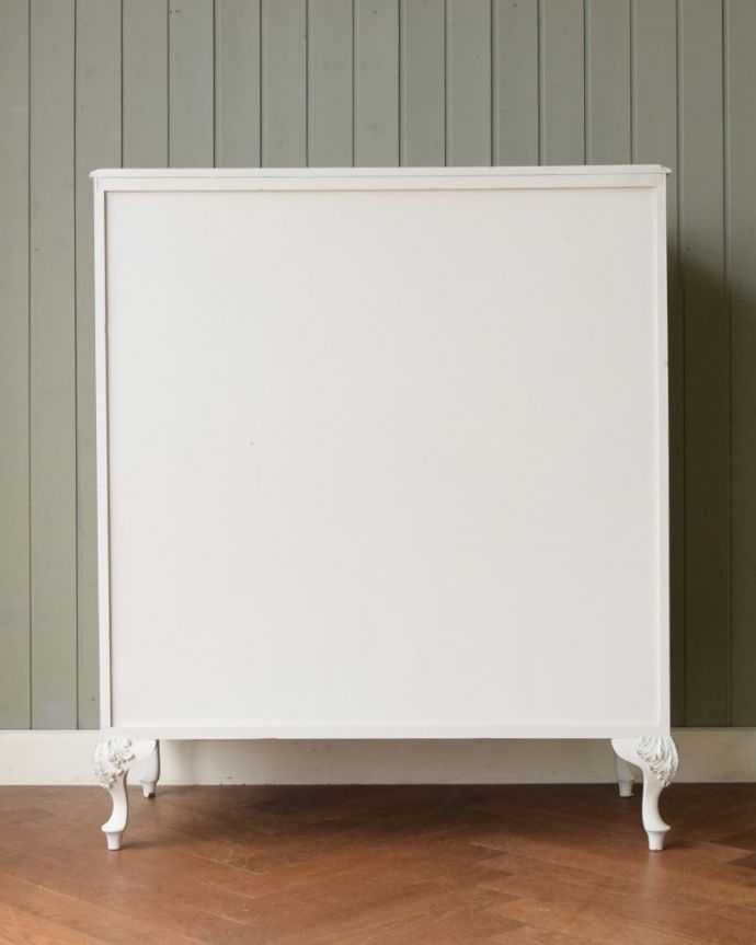 アンティークのチェスト　アンティーク家具　(ホワイトペイント)チェスト　後ろ姿も女性らしく後ろ姿にも気を使っています。(q-2217-f)