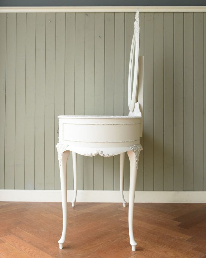 アンティークのドレッサー アンティーク家具 (ホワイトペイント)ドレッシングテーブル 横から見てもステキフランスらしく優雅な横顔。(q-2218-f)