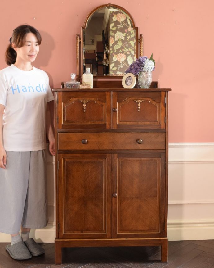 アンティークのドレッサー　アンティーク家具　ドレッシングチェスト　鏡も収納も楽しめちゃう女性のための家具チェストの上にミラーが付いたドレッシングチェスト。(q-2225-f)