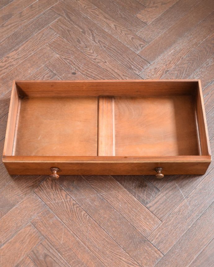 アンティークのドレッサー　アンティーク家具　ドレッシングチェスト　たっぷり収納出来るキレイな引き出しお洋服もたくさん入る引き出し。(q-2225-f)