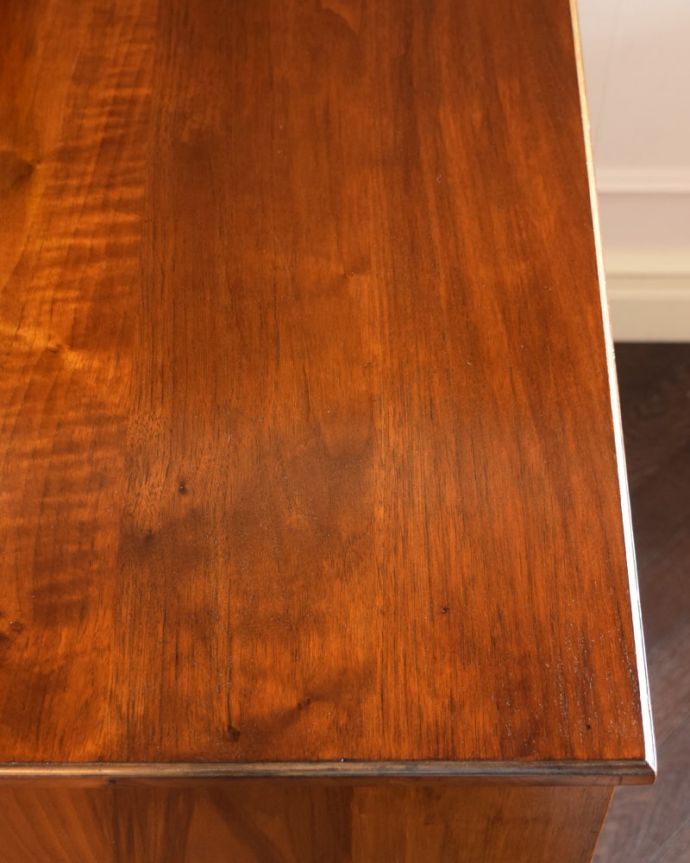 アンティークのドレッサー　アンティーク家具　ドレッシングチェスト　昔の人の知恵ミラーの脇にある小さな台。(q-2225-f)