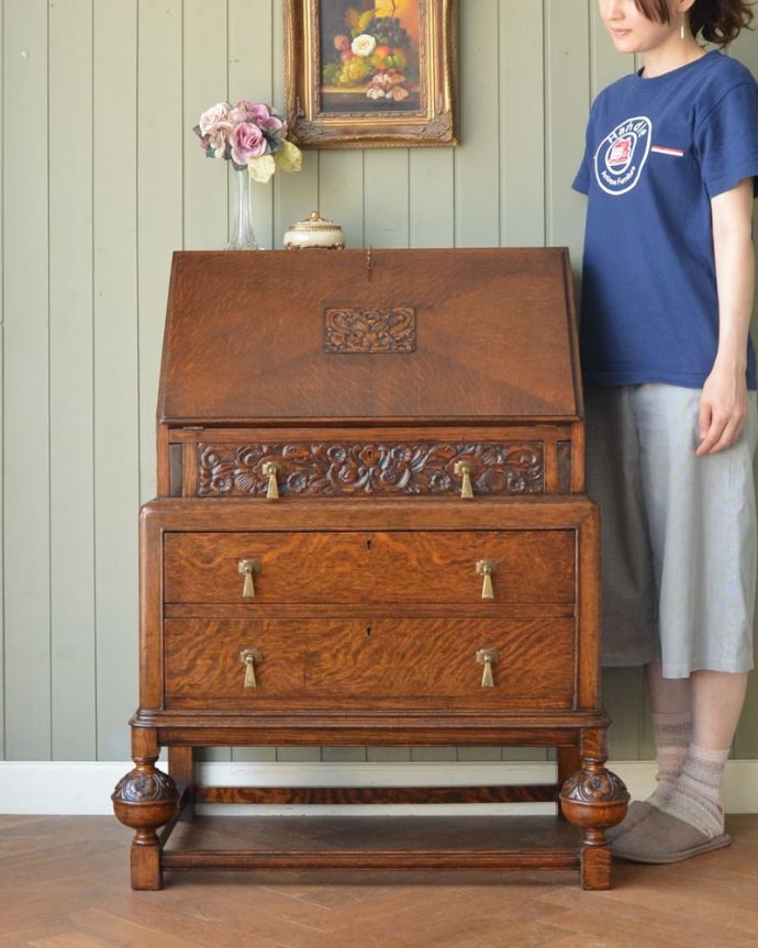 ビューロー　アンティーク家具　ライティングビューロー　英国らしいドッシリとした落ち着いた雰囲気が自慢扉を開くだけでデスクになっちゃうビューロー。(q-2228-f)