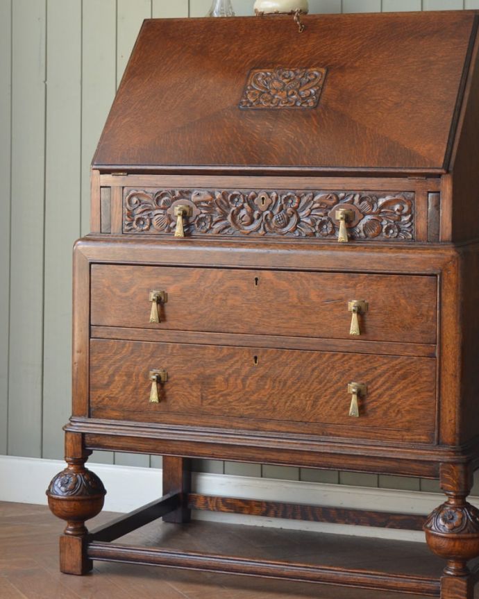 ビューロー　アンティーク家具　ライティングビューロー　英国アンティークらしい木目の美しさ自慢はアンティークだから手に入る木目の美しさ。(q-2228-f)