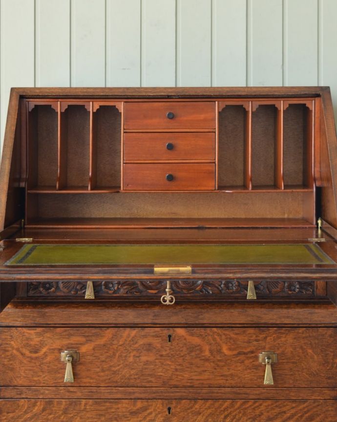 ビューロー　アンティーク家具　ライティングビューロー　細かく仕切られた中身にうっとり扉の中身はこんなに細かく仕切られています。(q-2228-f)