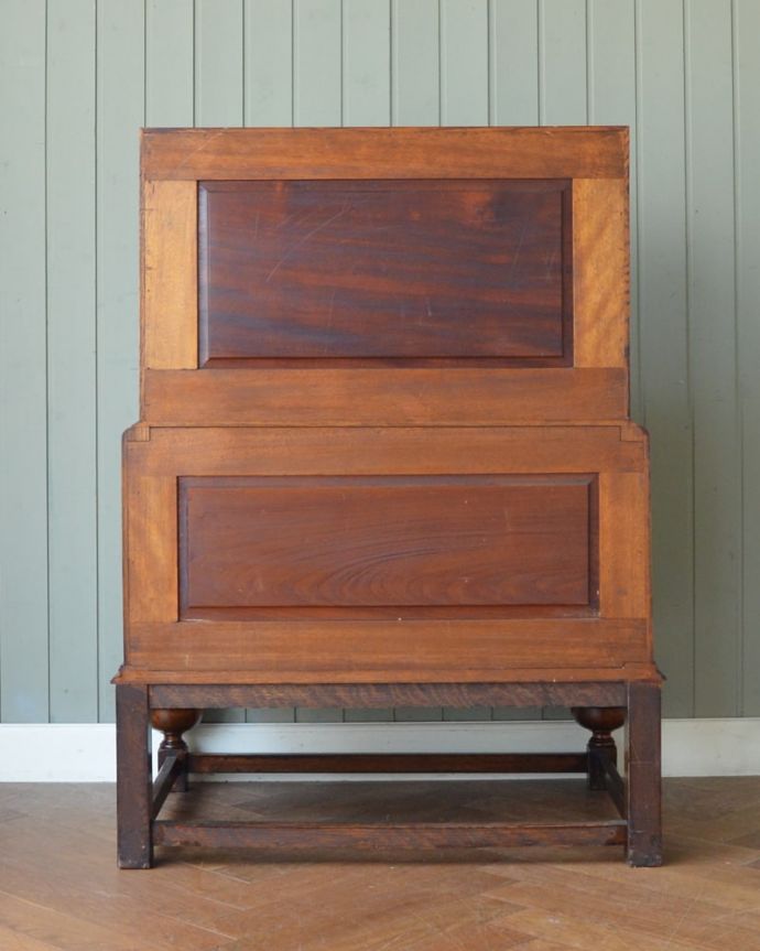 ビューロー　アンティーク家具　ライティングビューロー　もちろん後ろ姿もキレイですアンティークは新品ではないので経年変化によるキズはありますが専門の職人がしっかり修復したので安心してお使いください。(q-2228-f)