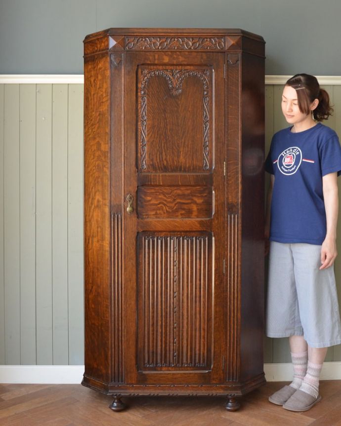 アンティークのキャビネット アンティーク家具 ホールローブ 実は隠れた人気モノのアンティークアンティーク家具の中でリクエストが多いワードローブ。(q-2229-f)