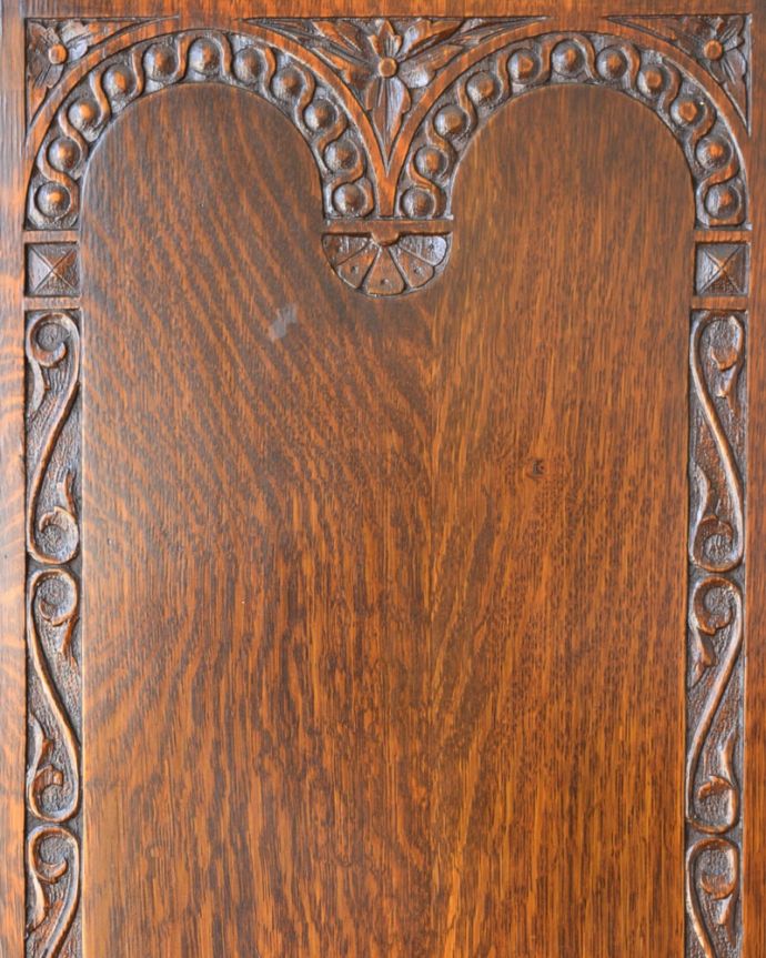 アンティークのキャビネット アンティーク家具 ホールローブ 扉を彩る装飾やっぱり魅力は扉の装飾。(q-2229-f)