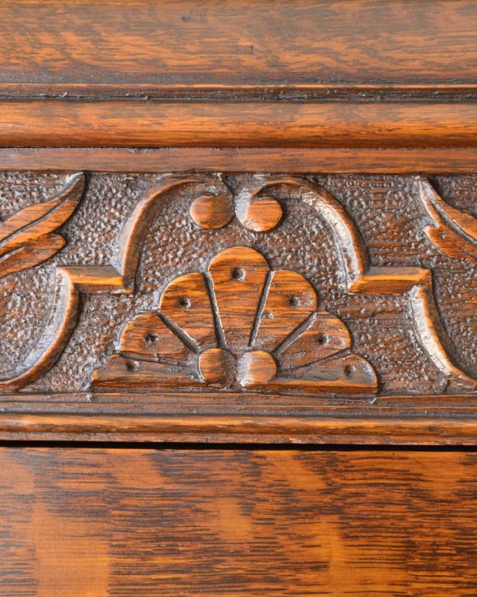 アンティークのキャビネット アンティーク家具 ホールローブ 扉を彩る装飾やっぱり魅力は扉の装飾。(q-2229-f)