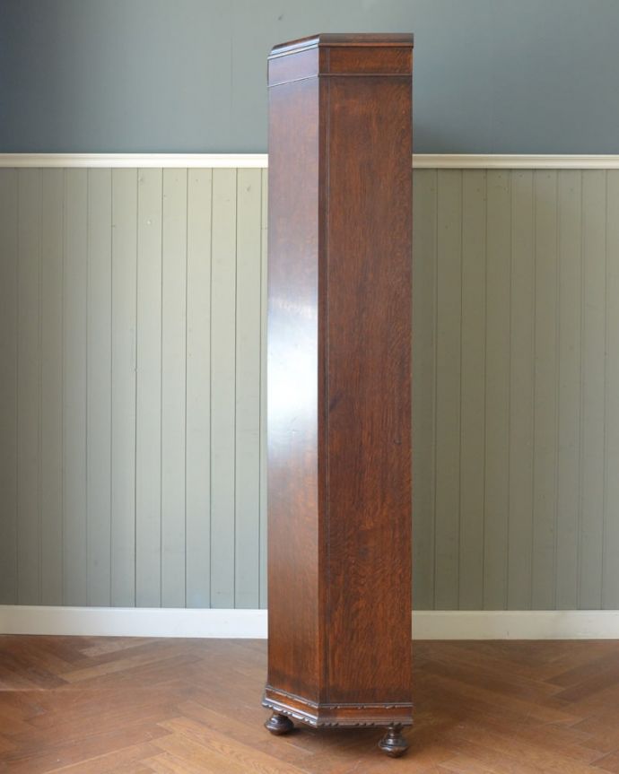 アンティークのキャビネット アンティーク家具 ホールローブ 横から見た姿もステキ正面だけじゃなく横から見るとこんな感じです。(q-2229-f)