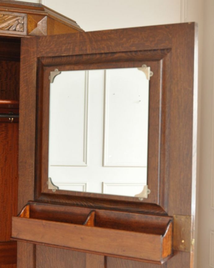 アンティーク家具のミラー