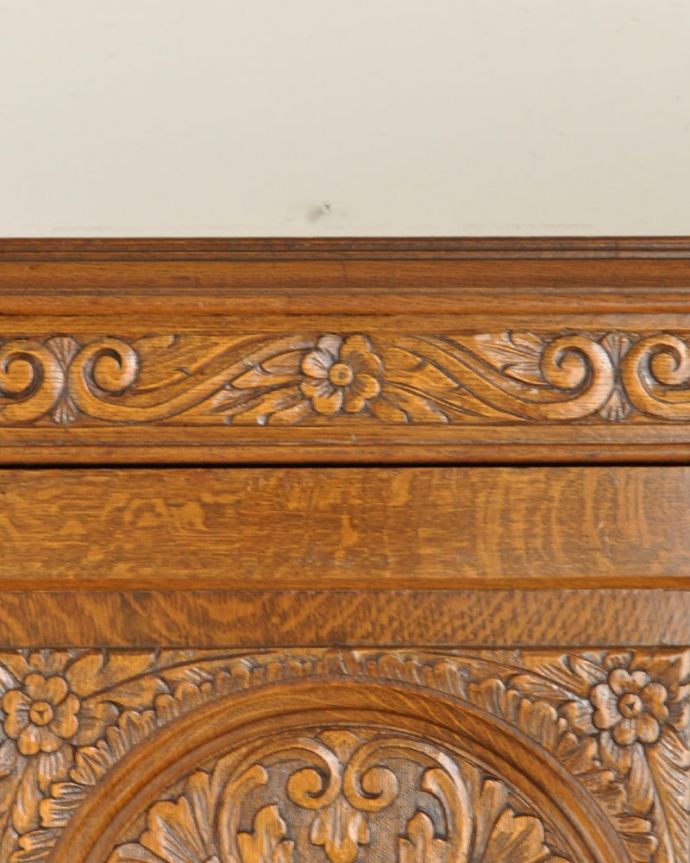 アンティークらしい彫