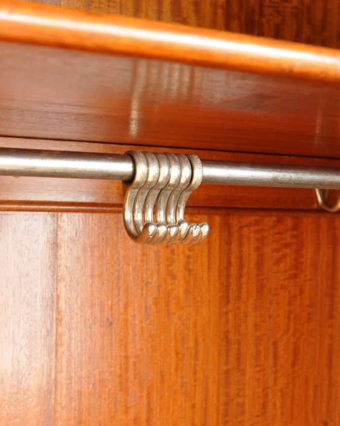 洋服タンスのポールとフック