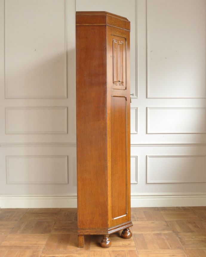 ワードローブの側面