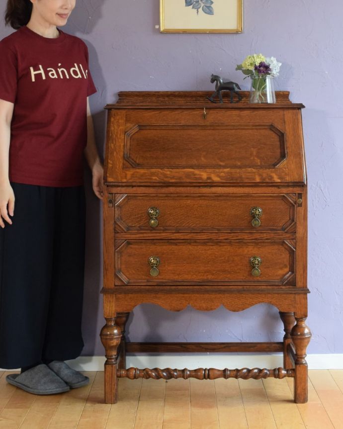 ビューロー　アンティーク家具　ライティングビューロー　英国らしいドッシリとした落ち着いた雰囲気が自慢扉を開くだけでデスクになっちゃうビューロー。(q-2231-f)