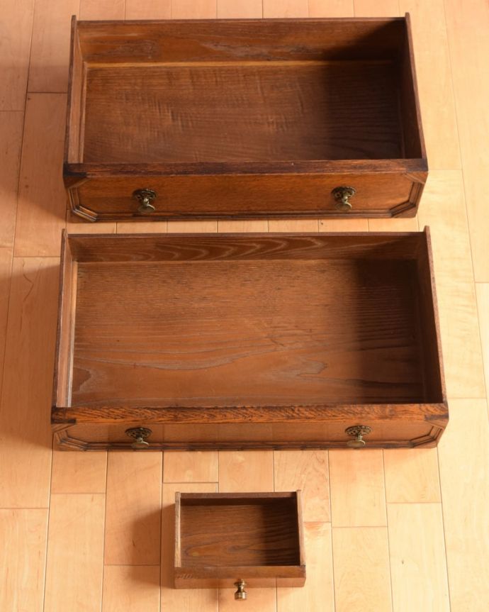 ビューロー　アンティーク家具　ライティングビューロー　引き出しの中もキレイに仕上げましたもちろん、引き出しの中もキレイに修復したので、実用的にいろんなものを収納してお使い下さい。(q-2231-f)