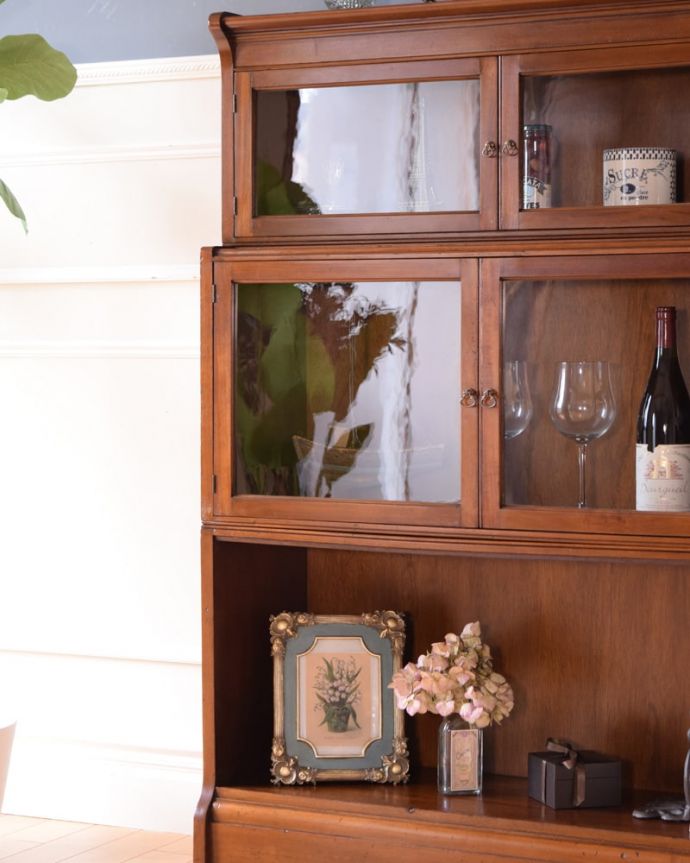 アンティーク家具らしさが漂う本棚