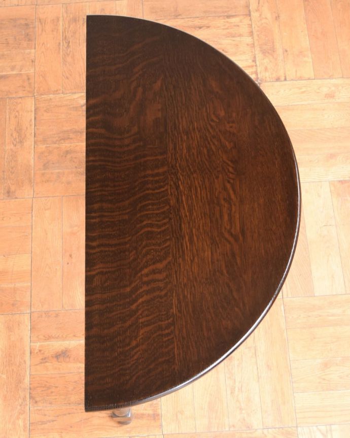 アンティークのテーブル アンティーク家具 オケージョナルテーブル<コンソールテーブル(英国/引き出し付き)商品UP用 天板はテーブル代わりに使えます上から天板を見ると、こんな感じでキレイに仕上げました。(q-2234-f)