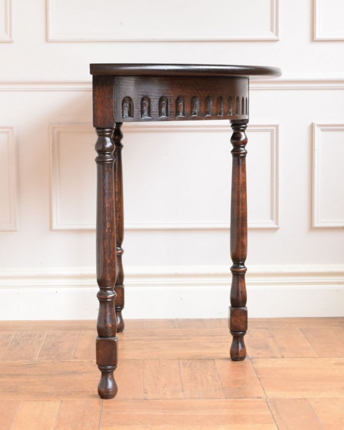 アンティークのテーブル アンティーク家具 オケージョナルテーブル<コンソールテーブル(英国/引き出し付き)商品UP用 横から見ても素敵ですもちろん横から見られることも考えて、しっかり修復してあります。(q-2234-f)