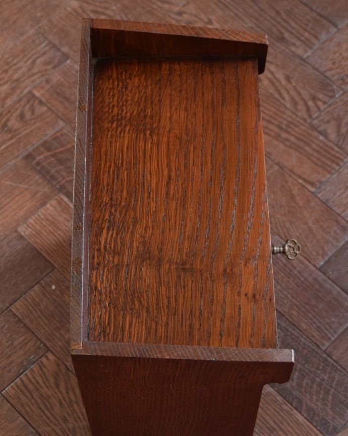 アンティークのキャビネット アンティーク家具 ウォールキャビネット 上から見ると・・・キャビネットの形はこんな感じです。(q-2235-f)